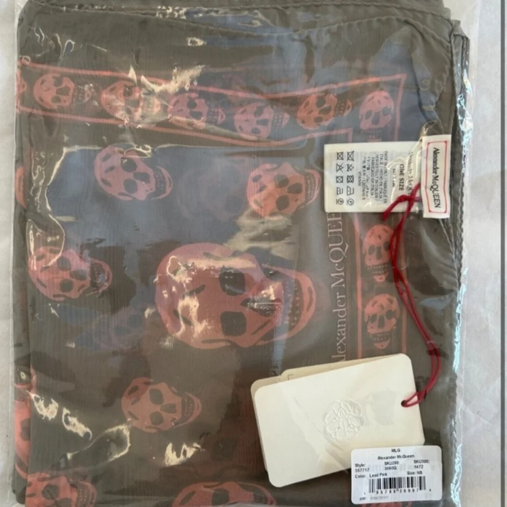 NWT ALEXANDER MCQUEEN Muted Silk Chiffon Skull Scarf Grey / Pink 💫HOST PICK💫 - Picture 6 of 7